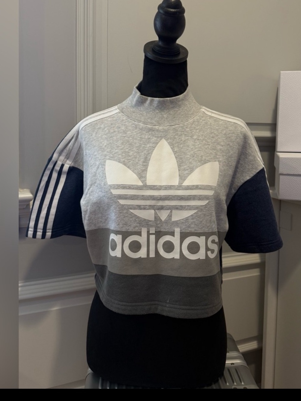 Adidas gray & navy cropped sweatshirt -EUC